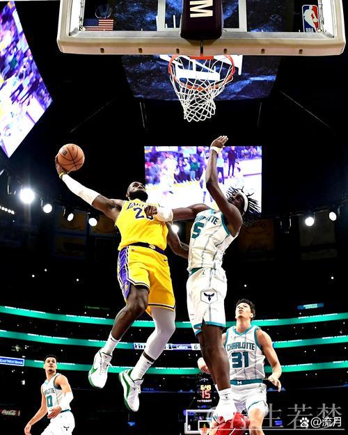 亚历山大单挑对手 突破急停跳投得分 亚历山大单挑对手 突破急停跳投得分